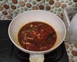 Foto langkah ke 5 dari resep Jamur Enoki Kuah Pedas.