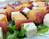 Foto del paso 6 de la receta: Brocheta de melón, jamón y mozzarella