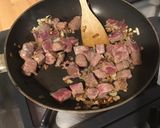 Une image de l'étape 7 de Bœuf aux girolles et persil.