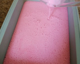 Foto del paso 3 de la receta: Gelatina mousse de frutos rojos🧁