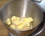 A picture of step 4 of Pear and almond tart.