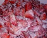 Foto del paso 2 de la receta: Mermelada de frutilla al SYRAH (vino tinto)
