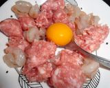 Foto del paso 2 de la receta: Calamares rellenos con guarnición de almejas y gambas