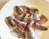 A picture of step 4 of Aji Nanbanzuke (Marinated Fried Horse Mackerel).