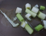 Foto del paso 1 de la receta: Tortilla de ajetes🌿