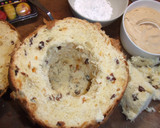 Foto del paso 2 de la receta: Pan dulce frutero relleno de chantilly de dulce de leche