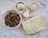 Foto del passaggio 1 della ricetta Lasagna bianca con funghi champignon