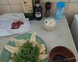 Foto del paso 2 de la receta: Ensalada de peras, uvas y rúcula con viruta de ibérico de bellota y parmesano y su aliño