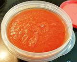 Foto del paso 4 de la receta: Huevos duros  con sofrito de tomate y pan frito