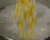 Foto del paso 1 de la receta: Macarrones con sofrito y bechamel gratinados al horno