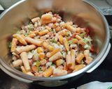 Foto del paso 2 de la receta: Tomate frito casero con verdura en olla exprés