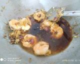 A picture of step 4 of Lemongrass shrimps prawns.