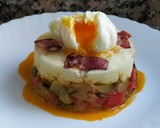 Foto del paso 7 de la receta: Pisto con puré de patata y flor de huevo