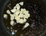 Foto del paso 2 de la receta: Salchichas en crema de cebolla y ajo