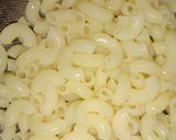 A picture of step 2 of White sauce macaroni.