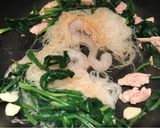 A picture of step 3 of Super Healthy Cellophane noodles with shrimps mussels pork fried vegetables.