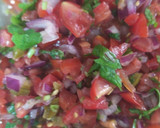 Foto del paso 2 de la receta: Pico de gallo con aguacate y spaghetti de calabacín enharinado
