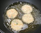 A picture of step 11 of Fried potato fritters meatless version.
