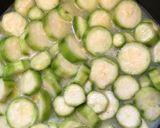 Foto langkah ke 3 dari resep Sayur oyong telur.