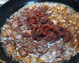 Foto del paso 4 de la receta: Confitura de sobrasada con cebolla y licor de algarrobas