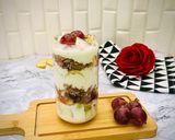A picture of step 6 of Fruit parfait.