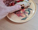 Foto del paso 5 de la receta: Tortillitas de trigo con queso crema y salsa criolla 🌾 Tacos