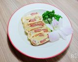 Hình bước làm 4 của món Trứng cuộn xúc xích