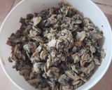 Foto langkah ke 1 dari resep Tumis Kerang Pedas Manis.