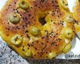 Une image de l'étape 5 de Bagels aux graines de nigelle et olives.