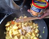 Une image de l'étape 1 de Soupe crémeuse au saumon.