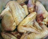 Foto langkah ke 1 dari resep Sayap ayam masak bawang bombay.