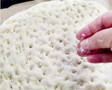 Foto del paso 2 de la receta: Focaccia de tomate seco, aceitunas negras y romero