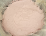 Foto del paso 3 de la receta: Tarta helada de fresas con nata y bizcocho de chocolate 💞