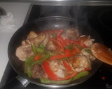 Foto del paso 4 de la receta: Pollo con verduras al teriyaki