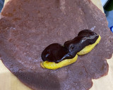 Foto langkah ke 4 dari resep Dadar gulung pisang cokelat.