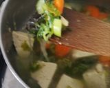 Foto langkah ke 4 dari resep Sayur Bening Tahu Wortel Soun ala Kak Tommy.