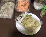 Foto del paso 1 de la receta: Tintorera con langostinos y alcachofas
