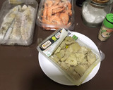 Foto del paso 1 de la receta: Tintorera con langostinos y alcachofas