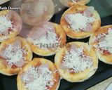 Foto langkah ke 7 dari resep Pizza Mini Simple Tanpa Telur.