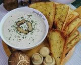 Gambar langkah 8 resipi Creamy Mushroom Soup With Garlic Bread.
