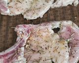 Foto del paso 2 de la receta: Chuletas de cerdo al ajo con Romero