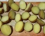 Foto langkah ke 1 dari resep Garlic Cheese Potatoes.