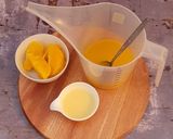 Foto langkah ke 2 dari resep Jus Tomat Mangga Jeruk.