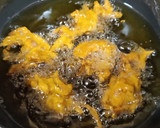 A picture of step 3 of Kanda Bhajiya.