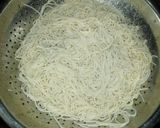 চিলি গার্লিক চাউমিন (chili garlic chow mein recipe in Bengali) রেসিপি ধাপ - 1 ছবি