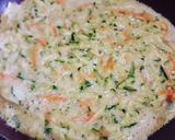 Foto del passaggio 2 della ricetta Frittata espressa con zucchina, carota e salsa di soia