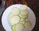 Foto del paso 1 de la receta: Pechuga con calabacín a la plancha y ensalada de zanahoria