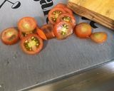 Une image de l'étape 7 de Trio de tomates du jardin à la feta et laitue rouge.