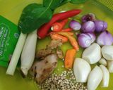 Foto langkah ke 1 dari resep Ayam rica-rica.