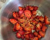 Tavaszi eper torta recept fázis 2 fotója